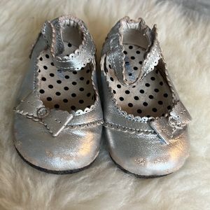 Robeez Silver Walkers with Velcro Ankle Straps Size 9-12 Months